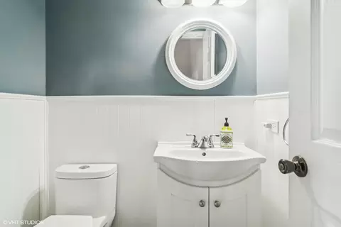 Bath - 1951 Governors Ln, Hoffman Estates, IL 60169 photo 1 of 3
