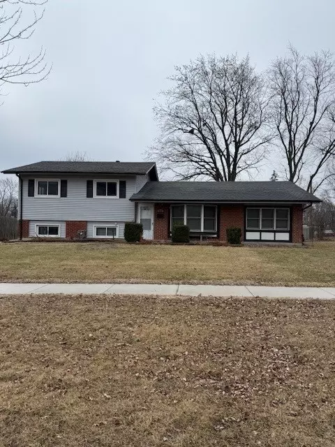 555 Baxter Ln, Hoffman Estates, IL 60169