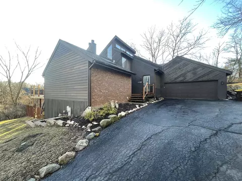 1403 Oakview Ter, Woodstock, IL 60098