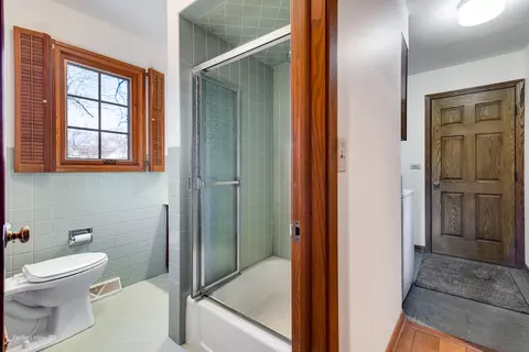 Bath - 850 Happ Rd, Northfield, IL 60093 photo 1 of 3