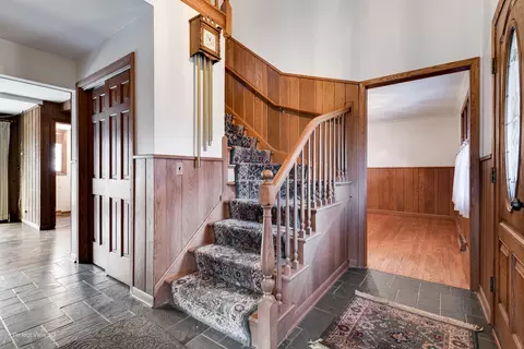 Entry Way - 850 Happ Rd, Northfield, IL 60093 photo 2 of 3