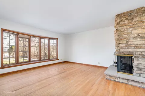 Living - 850 Happ Rd, Northfield, IL 60093 photo 2 of 2