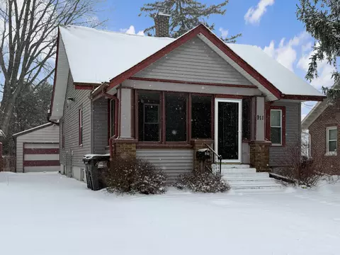911 S Harlem Ave, Freeport, IL 61032