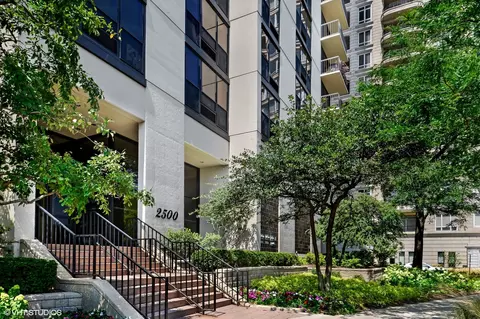 2500 N Lakeview Ave #3004, Chicago, IL 60614