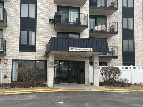 9118 W Elmwood Dr #1A, Niles, IL 60714