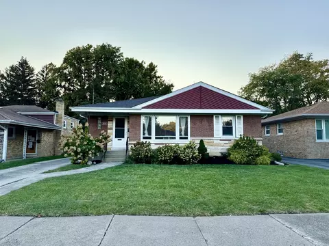 1010 Meadowcrest Rd, La Grange Park, IL 60526
