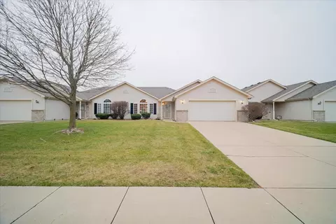 32 Crosswinds Ct #32, Bloomington, IL 61704