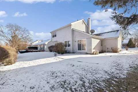 Exterior - 1074 Shady Tree Ln, Wheeling, IL 60090 photo 3 of 4