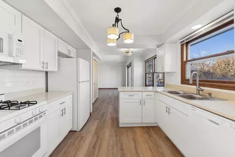 Kitchen - 1074 Shady Tree Ln, Wheeling, IL 60090 photo 1 of 1