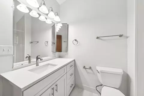Bath - 1074 Shady Tree Ln, Wheeling, IL 60090 photo 2 of 2