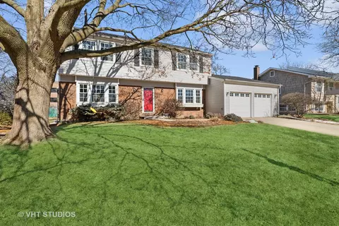 27 Timber Hill Rd, Buffalo Grove, IL 60089