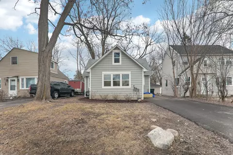403 Fairlawn Dr, Round Lake Park, IL 60073