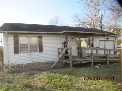 216 N Colorado St, Chrisman, IL 61924