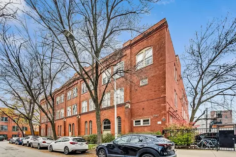 2510 N Wayne Ave #202, Chicago, IL 60614