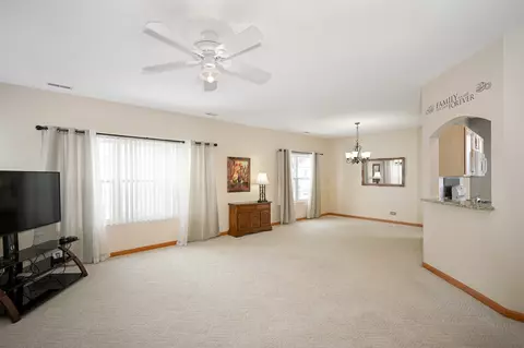 1085 Delta Dr, Elgin, IL 60123 photo 3