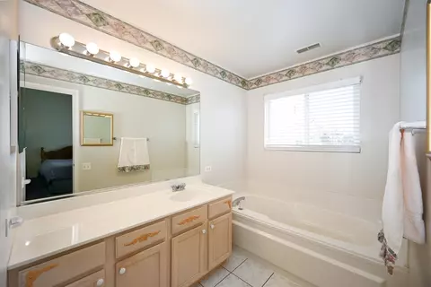 1085 Delta Dr, Elgin, IL 60123 photo 16