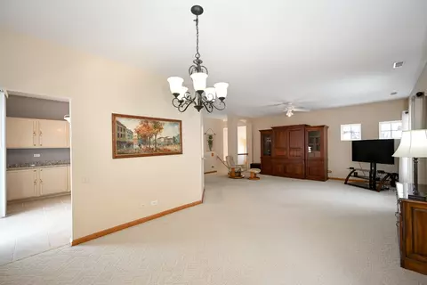 1085 Delta Dr, Elgin, IL 60123 photo 6