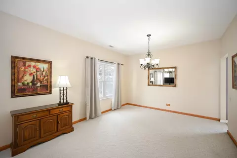 1085 Delta Dr, Elgin, IL 60123 photo 7