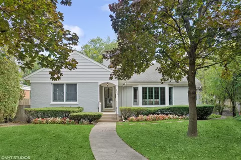 900 Locust Rd, Wilmette, IL 60091