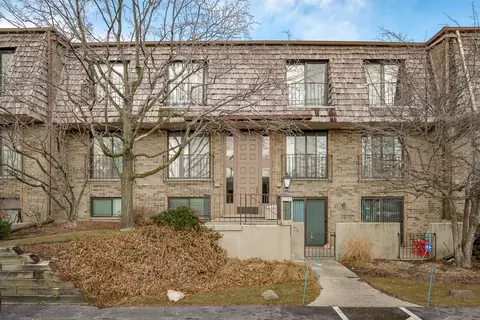 1715 Northfield Sq #C, Northfield, IL 60093