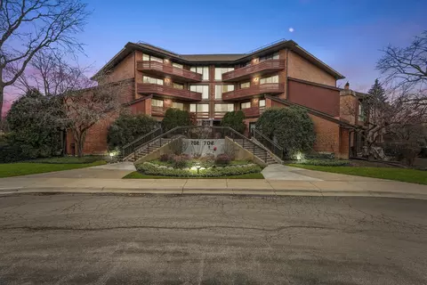 702 Waukegan Rd #A308, Glenview, IL 60025