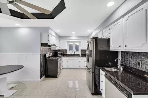 Kitchen - 324 E 18th St, Lockport, IL 60441 photo 2 of 3