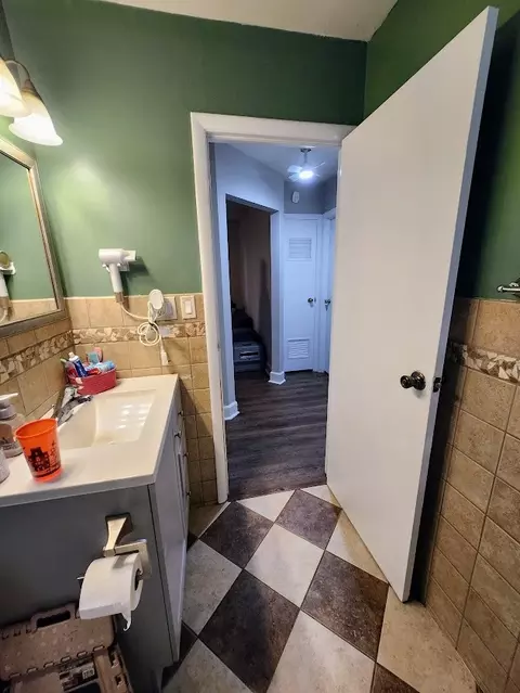 Bath - 4611 Ashley Dr, Mchenry, IL 60050 photo 4 of 4
