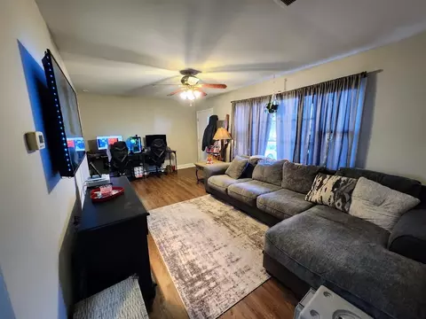 Living - 4611 Ashley Dr, Mchenry, IL 60050 photo 1 of 2