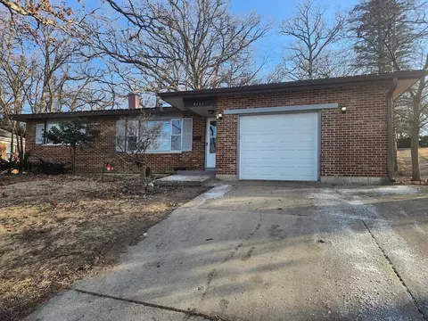 Exterior - 4611 Ashley Dr, Mchenry, IL 60050 photo 2 of 8