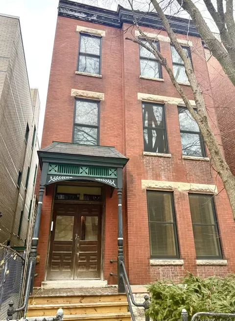 914 W Fletcher St, Chicago, IL 60657