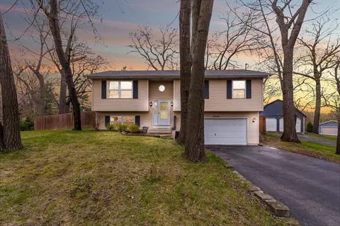 6402 N Shore Ave, Spring Grove, IL 60081