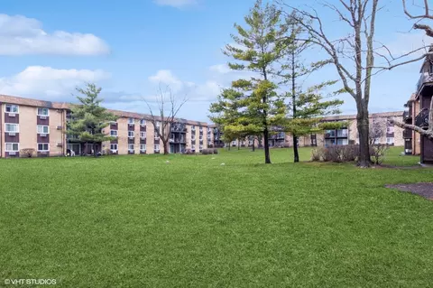 Exterior - 705 Heritage Dr #112, Hoffman Estates, IL 60169 photo 3 of 7