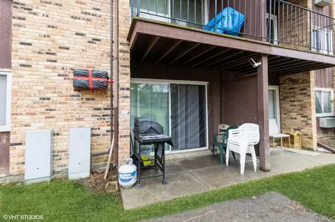 Exterior - 705 Heritage Dr #112, Hoffman Estates, IL 60169 photo 6 of 7