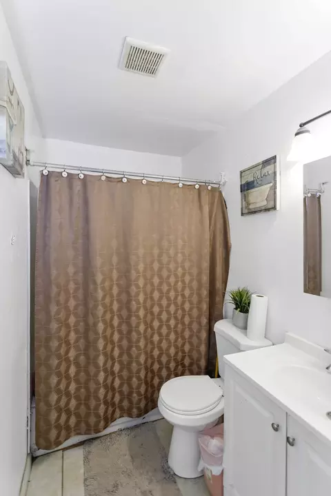 Bath - 705 Heritage Dr #112, Hoffman Estates, IL 60169 photo 1 of 1