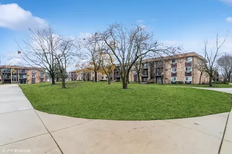 Exterior - 705 Heritage Dr #112, Hoffman Estates, IL 60169 photo 4 of 7