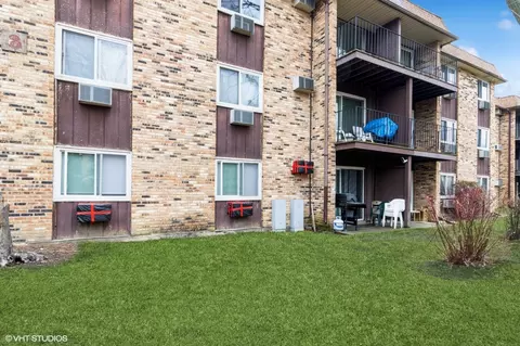 Exterior - 705 Heritage Dr #112, Hoffman Estates, IL 60169 photo 5 of 7