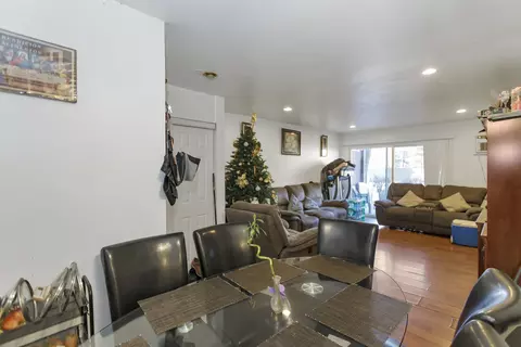 Dining - 705 Heritage Dr #112, Hoffman Estates, IL 60169 photo 2 of 2
