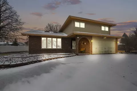8250 Tanbark Dr, Tinley Park, IL 60477