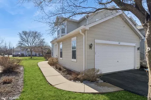187 Woodland Cir, North Aurora, IL 60542