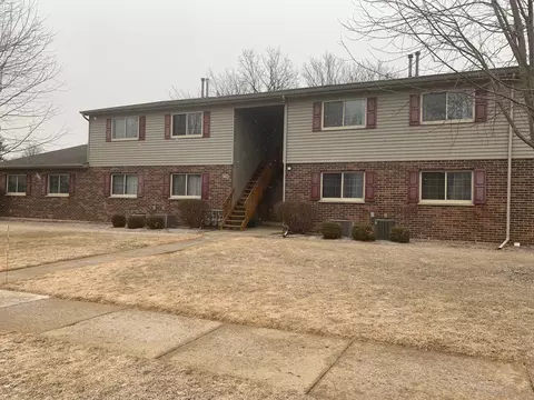 355 Woodridge Cir #B, South Elgin, IL 60177