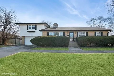 17701 Bernadine St, Lansing, IL 60438