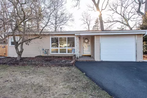 2113 Burr Oak Ln, Lindenhurst, IL 60046