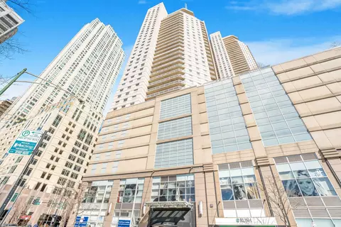 545 N Dearborn St #2709, Chicago, IL 60654