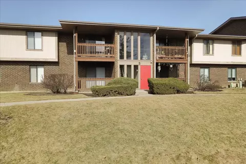 800 Brook Dr #2, Streamwood, IL 60107