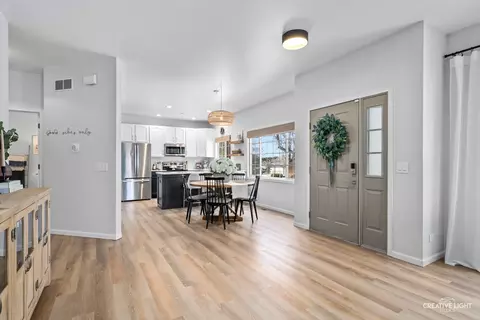 1302 Dancing Bear Ln, Elgin, IL 60120 photo 5