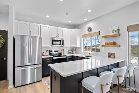 1302 Dancing Bear Ln, Elgin, IL 60120 photo 9
