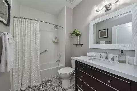 Bath - 436 E Hillside Rd, Naperville, IL 60540 photo 2 of 4
