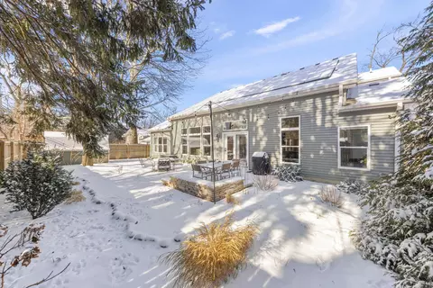 Exterior - 436 E Hillside Rd, Naperville, IL 60540 photo 2 of 8