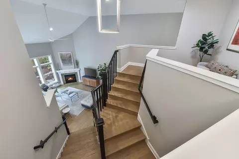 Entry Way - 436 E Hillside Rd, Naperville, IL 60540 photo 5 of 7