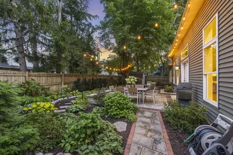 Exterior - 436 E Hillside Rd, Naperville, IL 60540 photo 5 of 8